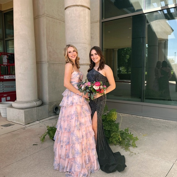 Mac Duggal Floral Tiered Dress ( Prom Dress ) - Picture 4 of 4